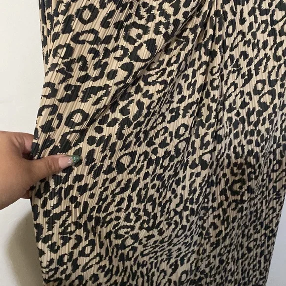 ASOS size 12 pleated leopard plunging neckline dress with a split in front! - Picture 6 of 6